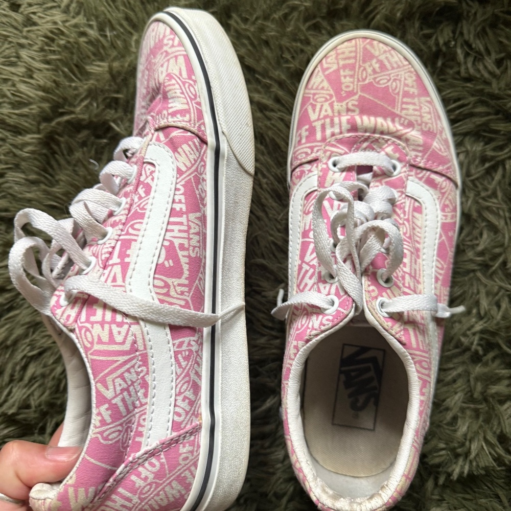 VANS Women's size 9 Pink and white